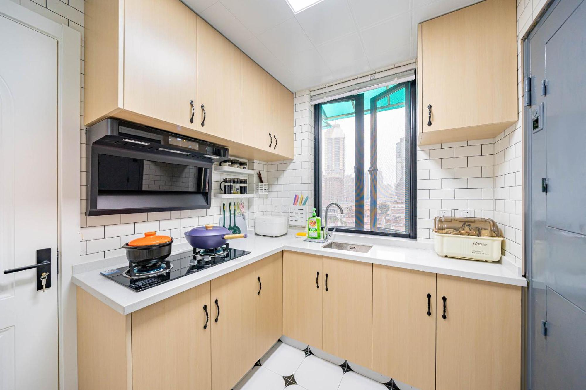 Lingju - People's Square Branch Appartement