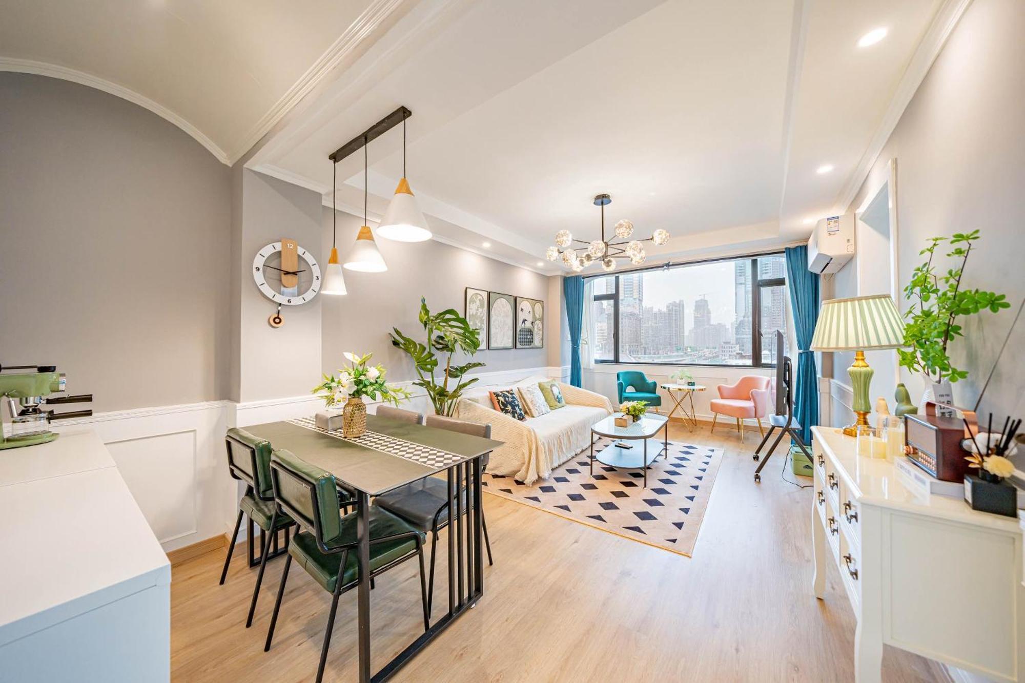Lingju - People's Square Branch Appartement