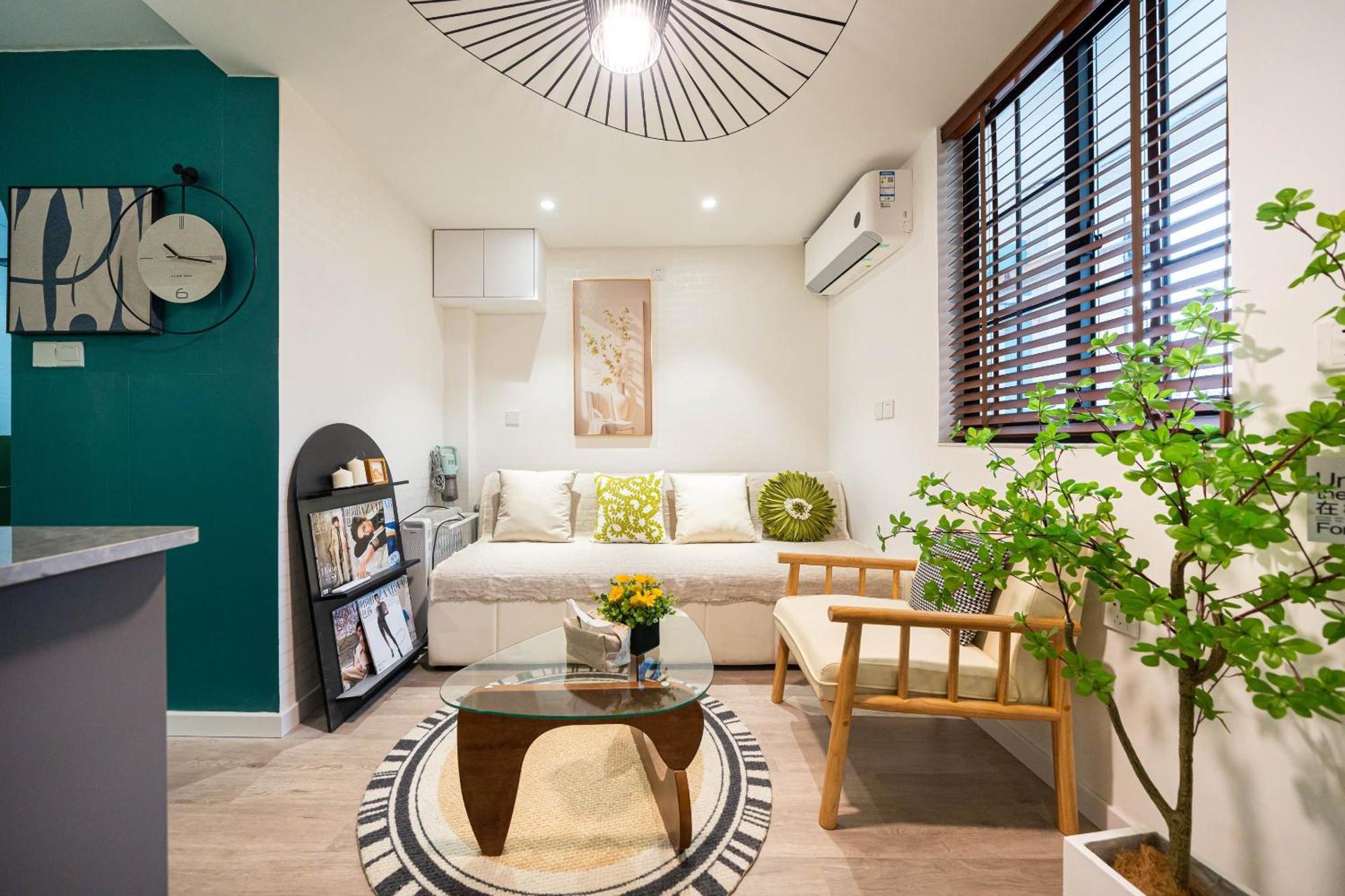 Lingju - People's Square Branch Appartement